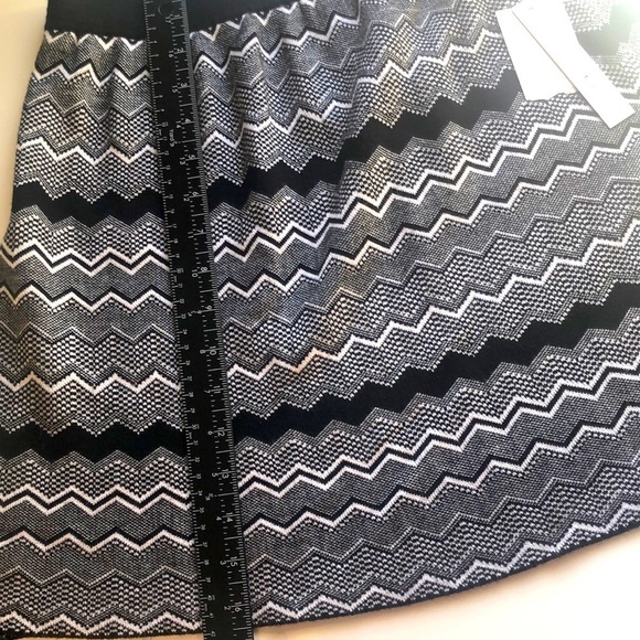 𝅺JOE B by Joe Benbasset Mini Skirt - Picture 2 of 4